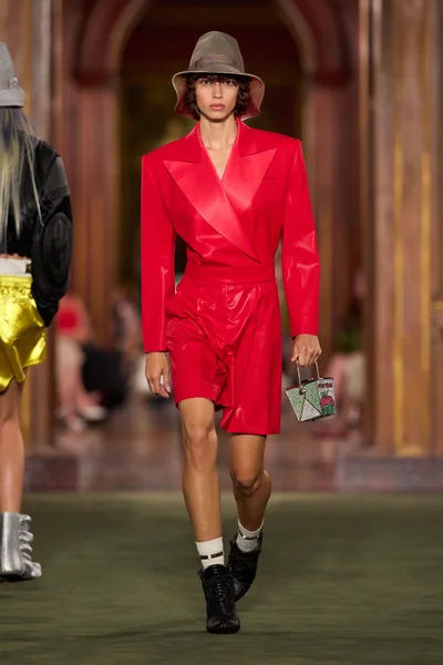 Look 17